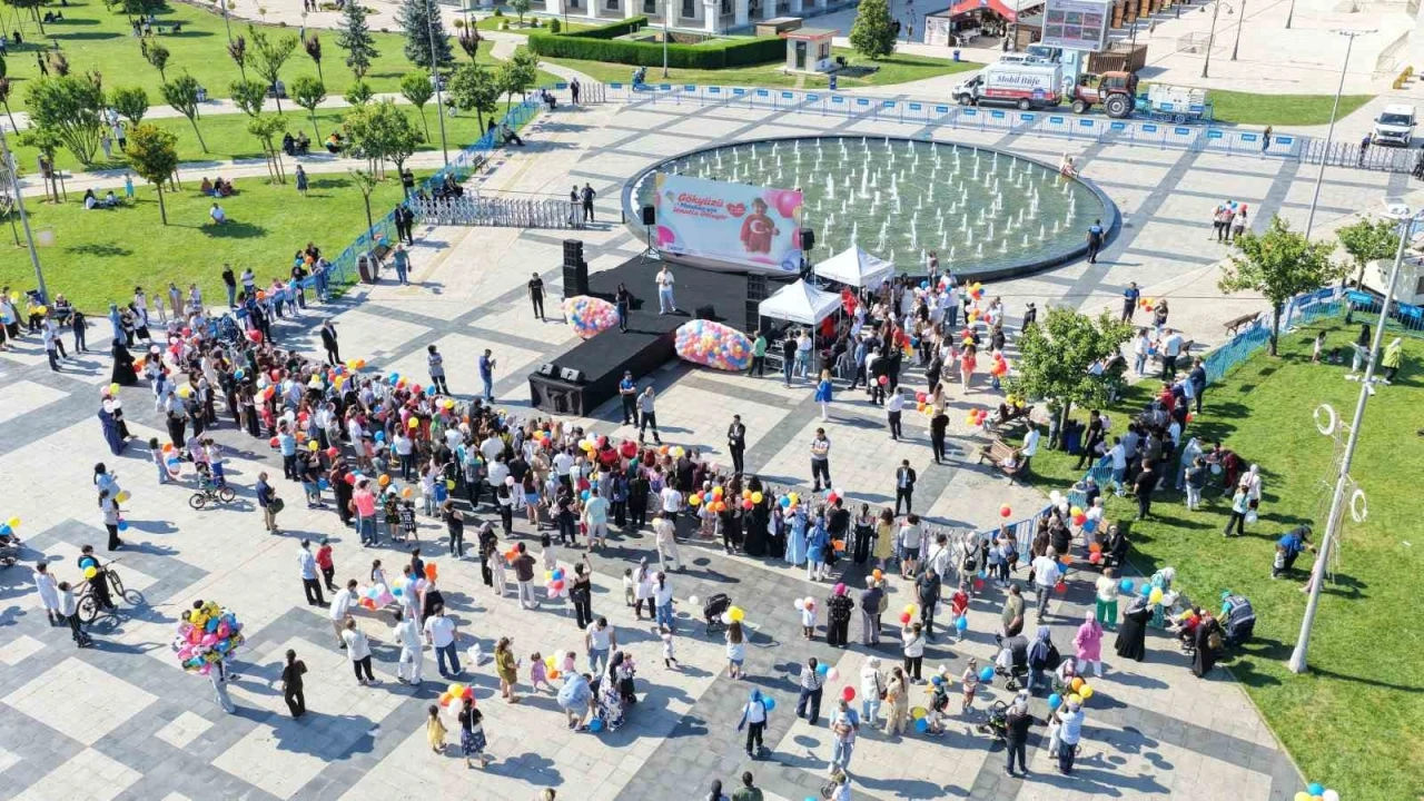 Sancaktepe’de Metehan bebek için gökyüzüne balonlar bırakıld