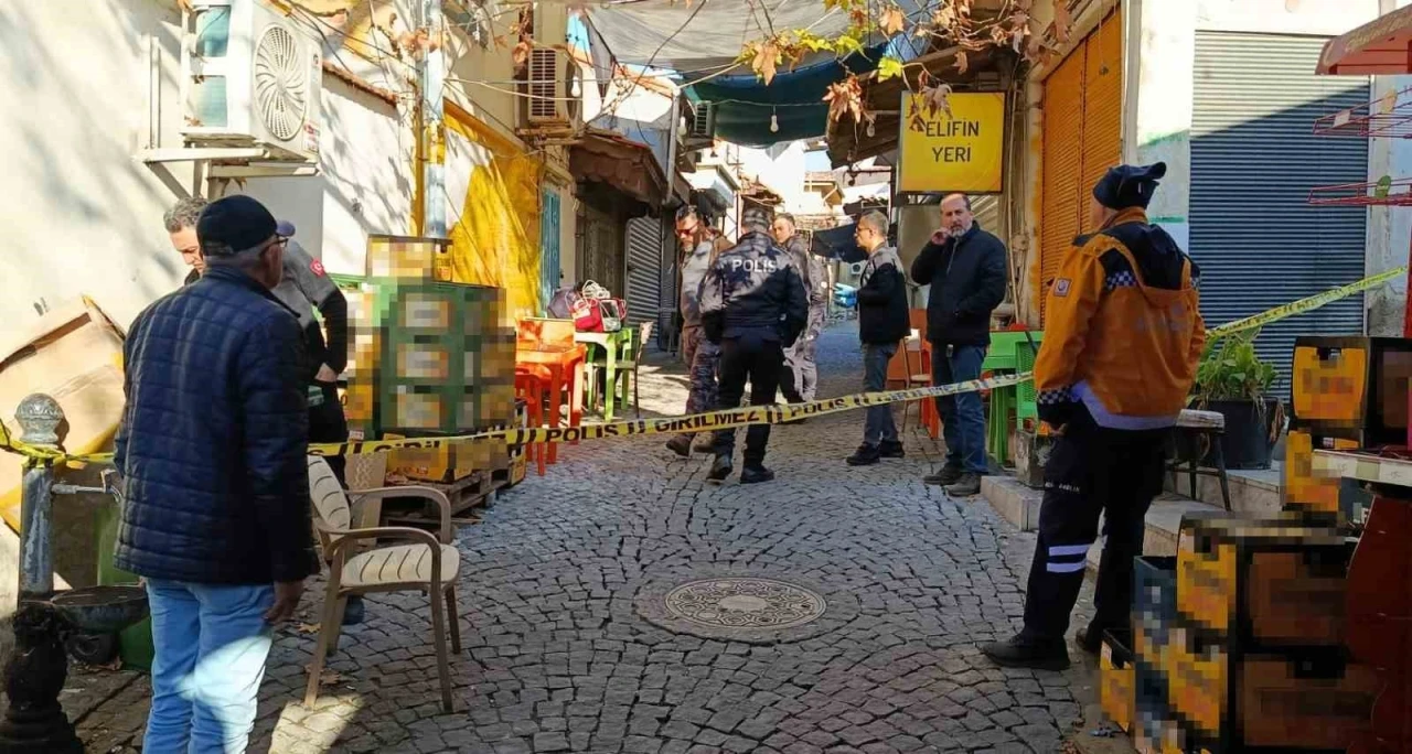 Sandalyede otururken bıçaklanarak öldürülmüştü: 17 yaşındaki sanığa 20 yıl hapis
