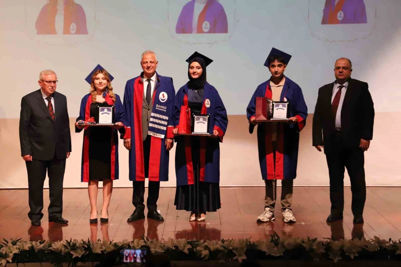 SANKO &Uuml;niversitesi&rsquo;nde mezuniyet heyecanı
