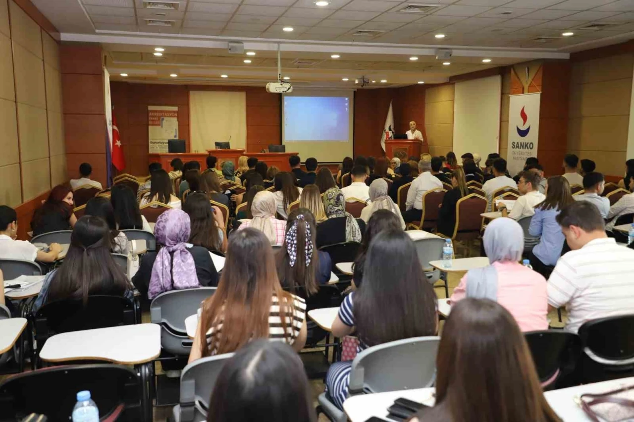 SANKO Üniversitesi’nde &quot;Geçmişten günümüze hemşirelikte değerler sempozyumu&quot; düzenlendi
