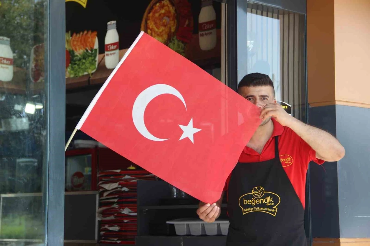 Şanlıurfa al bayraklarla donatıldı
