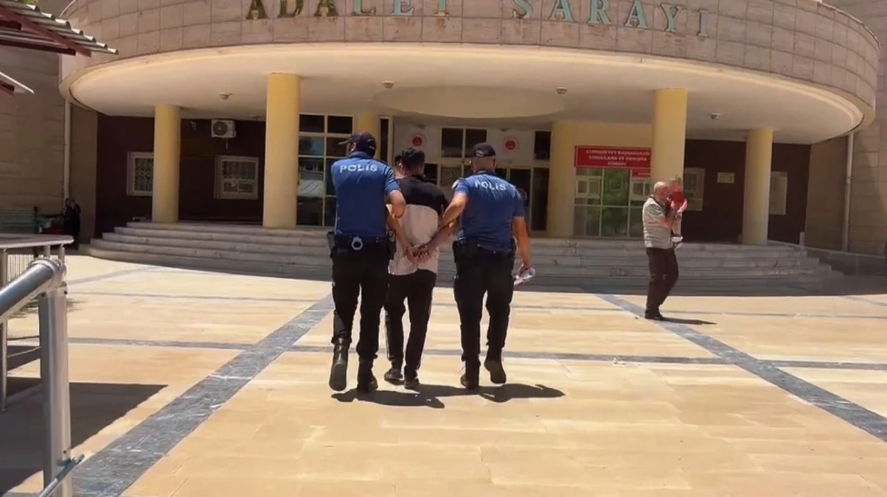Şanlıurfa&rsquo;da 19 yıl 6 ay hapis cezası bulunan h&uuml;k&uuml;ml&uuml; yakalandı
