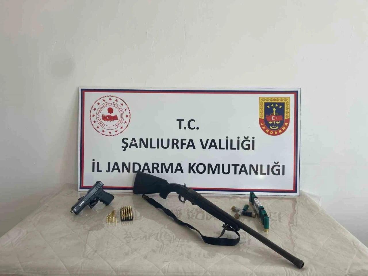 Şanlıurfa’da 4 ilçede eş zamanlı operasyon: Çok sayıda silah ele geçirildi
