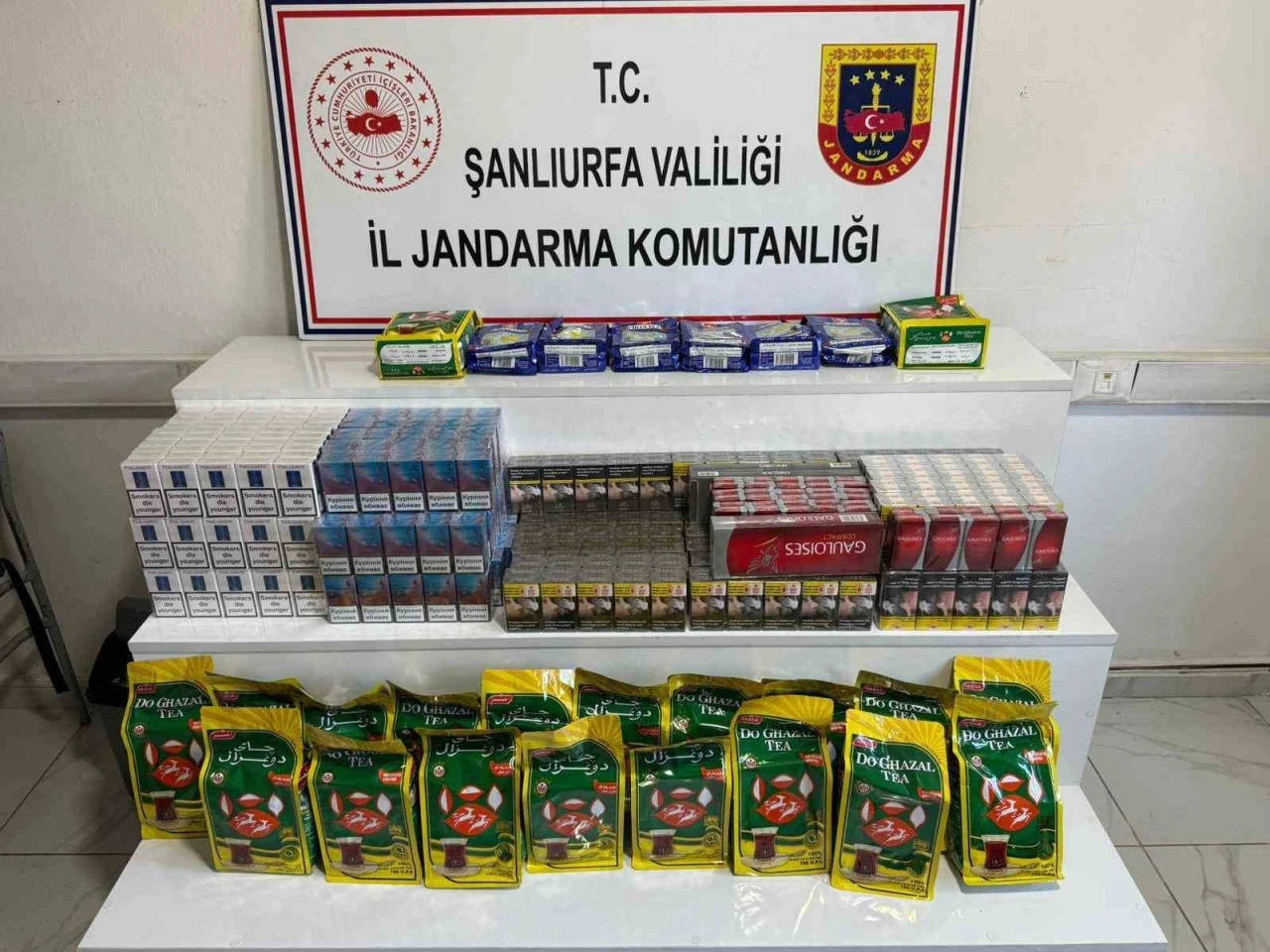 Şanlıurfa&rsquo;da 6 bin 180 paket g&uuml;mr&uuml;k ka&ccedil;ağı sigara ele ge&ccedil;irildi
