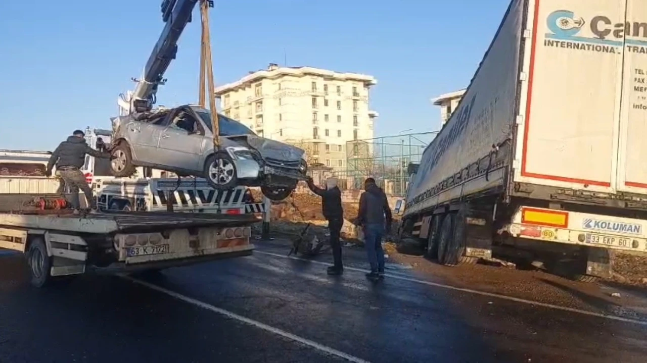 Şanlıurfa&rsquo;da buzlanma nedeniyle zincirleme kaza: 2 &ouml;l&uuml;
