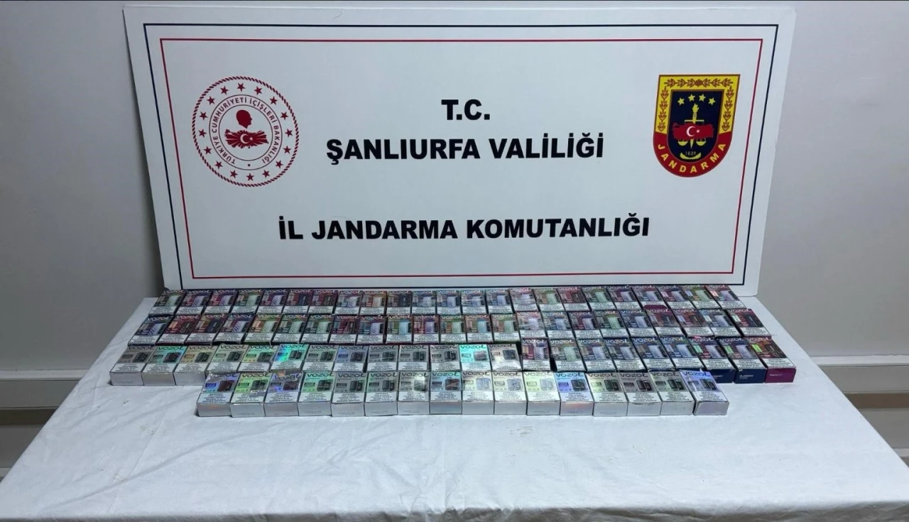 Şanlıurfa’da durdurulan araçta 84 paket kaçak sigara ele geçirildi
