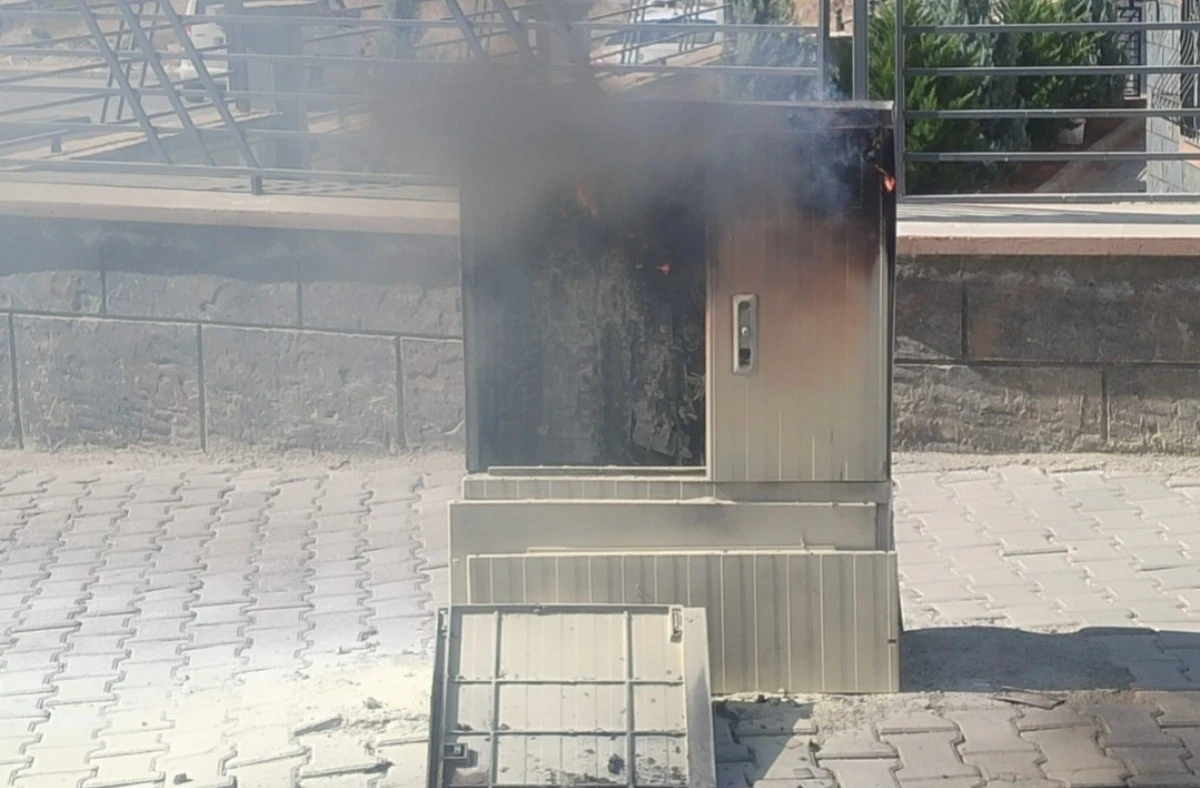 Şanlıurfa’da elektrik panosu alev alev yandı
