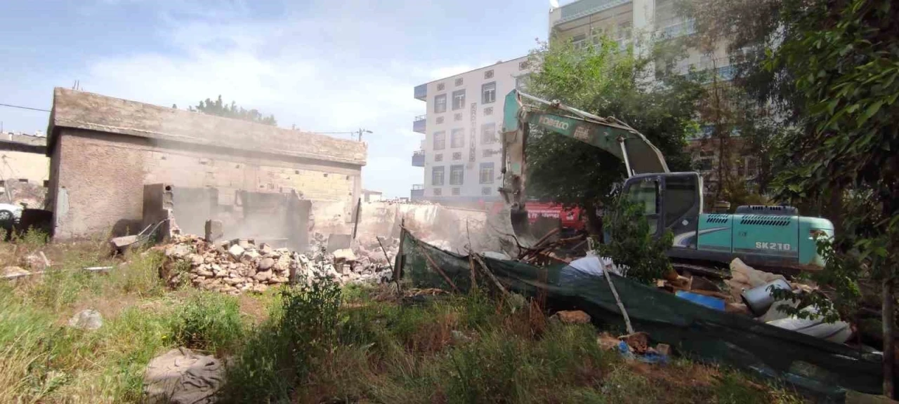 Şanlıurfa’da ilginç yıkım
