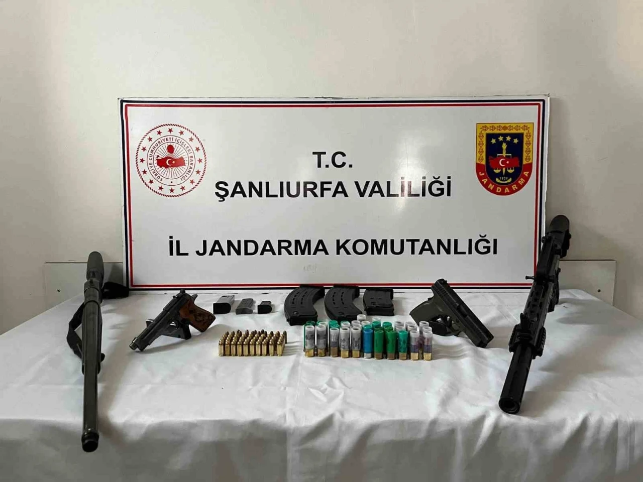 Şanlıurfa&rsquo;da jandarma denetimi: 7 g&ouml;zaltı
