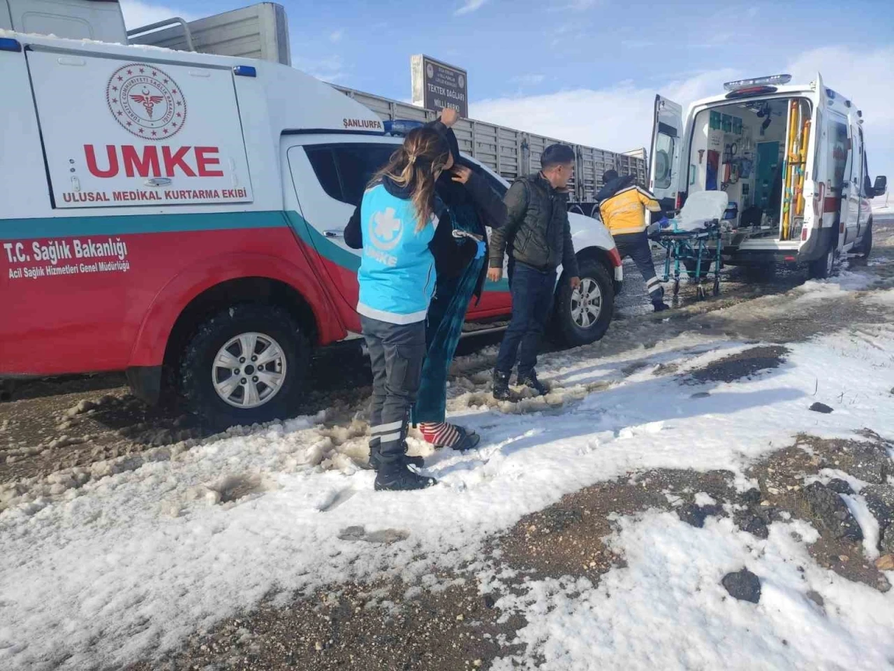 Şanlıurfa&rsquo;da karlı yollarda doğum seferberliği

