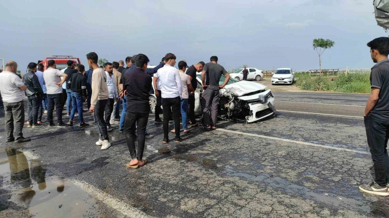 Şanlıurfa’da minibüs ile otomobil çarpıştı: 5 yaralı
