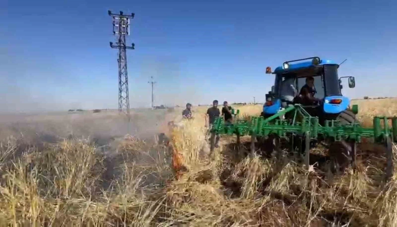 Şanlıurfa’da onlarca dönümlük arpa ekili tarla kül oldu