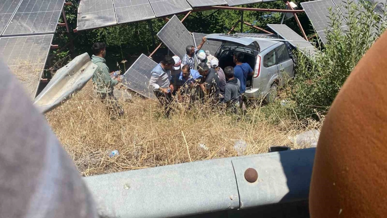 Şanlıurfa&rsquo;da otomobil şarampole devrildi: 3 yaralı
