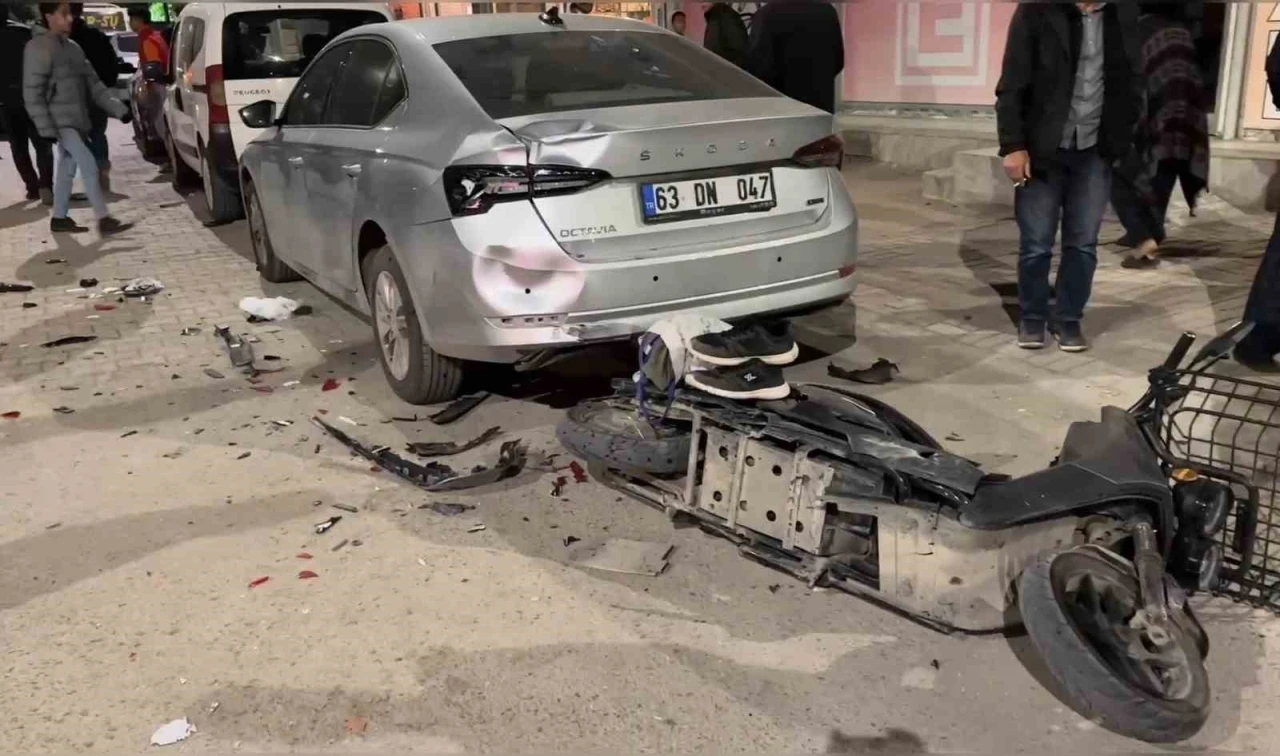 Şanlıurfa&rsquo;da pikap ile motosiklet &ccedil;arpıştı:2 ağır yaralı
