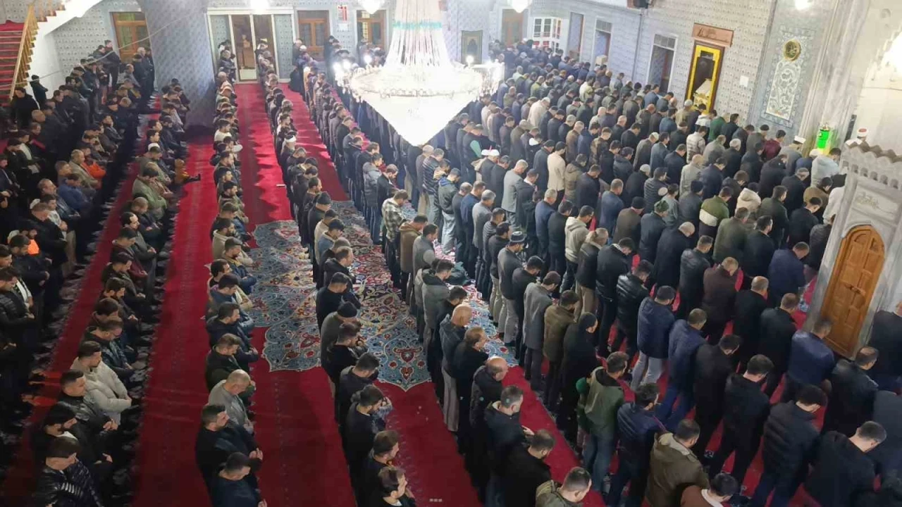 Şanlıurfa&rsquo;da Regaip Kandili coşkusu
