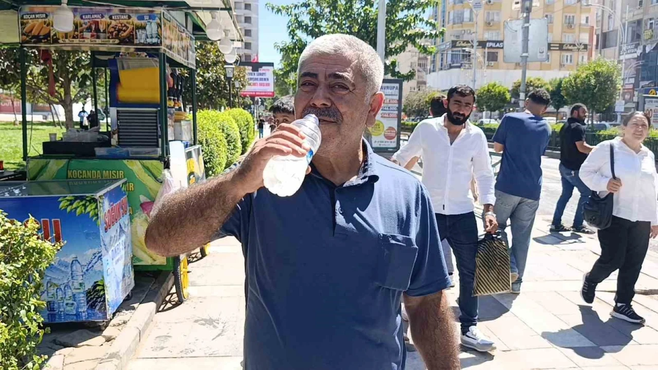 Şanlıurfa&rsquo;da termometreler 48 dereceyi g&ouml;sterdi
