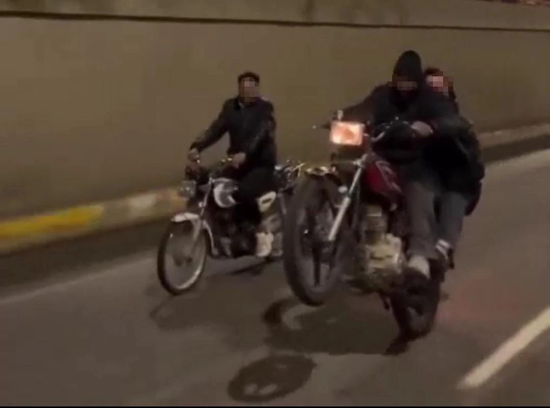 Şanlıurfa&rsquo;da trafiği tehlikeye atan motosikletliye ceza
