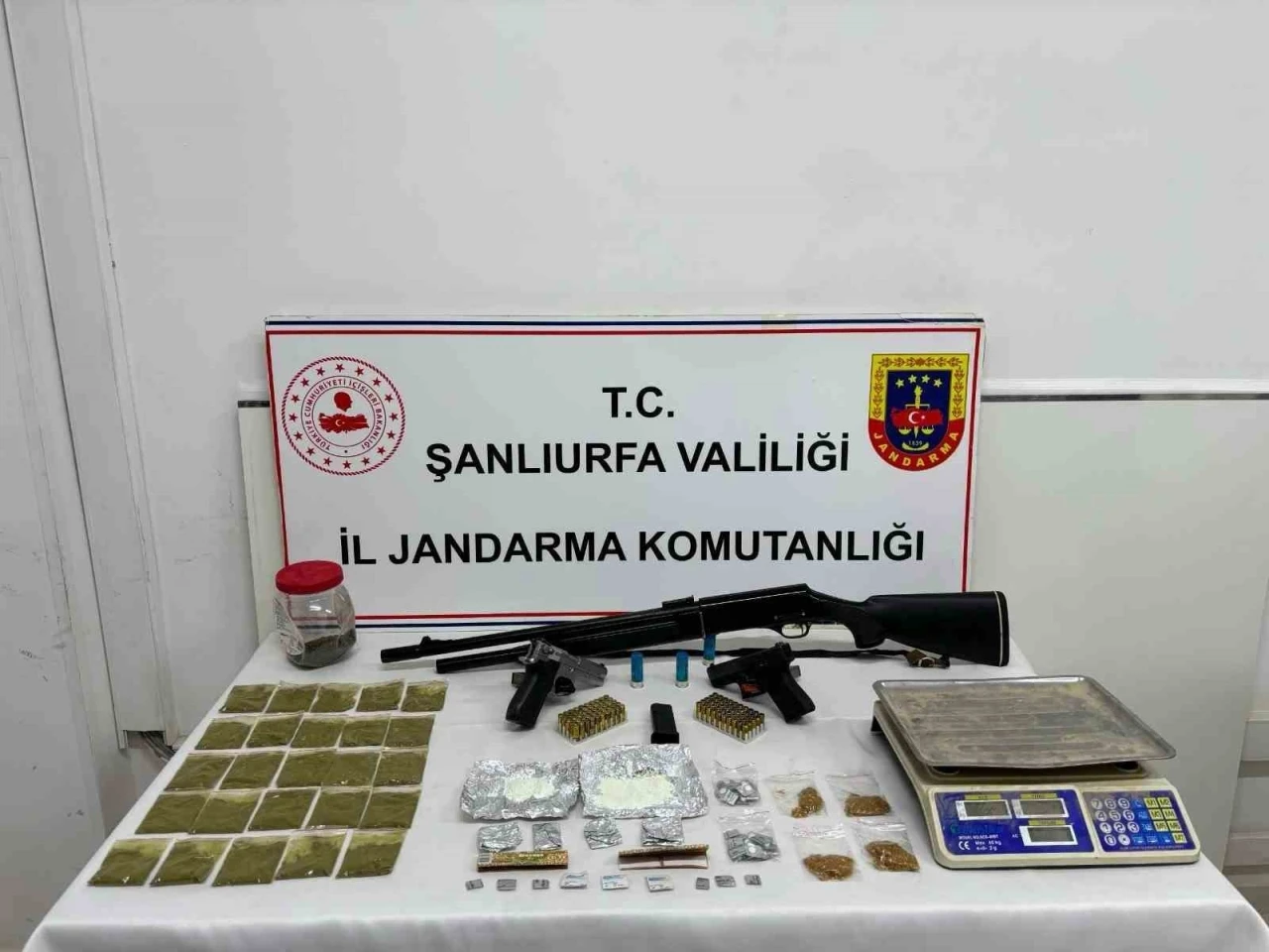 Şanlıurfa&rsquo;da uyuşturucu operasyonunda 2 g&ouml;zaltı

