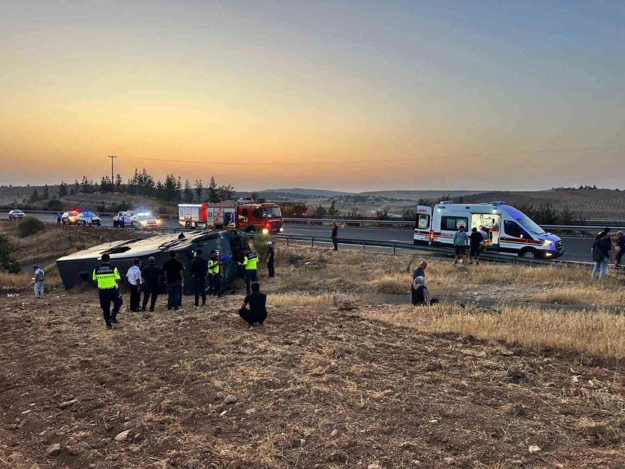 Şanlıurfa’da yolcu otobüsü devrildi: 27 yaralı
