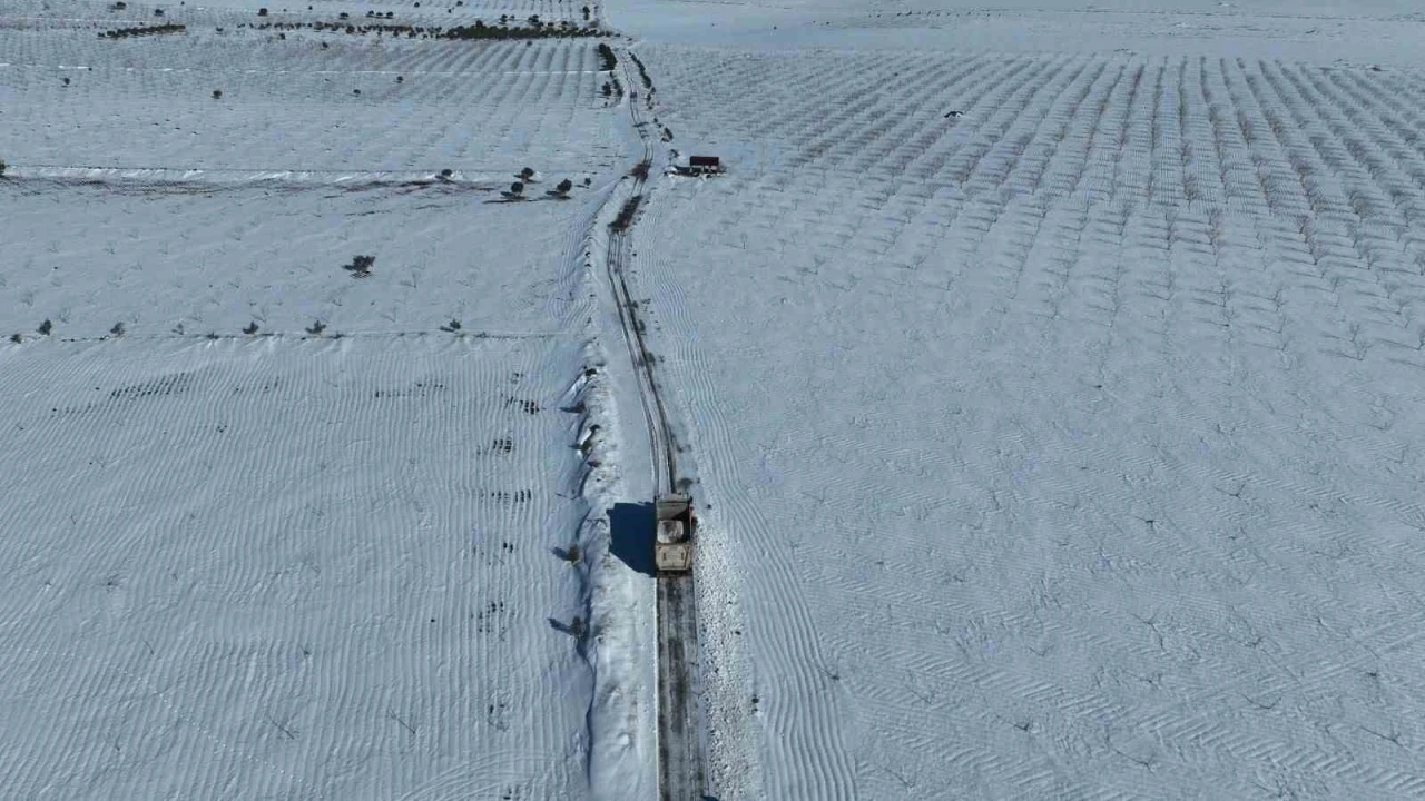Şanlıurfa kırsalındaki yollar ulaşıma a&ccedil;ıldı
