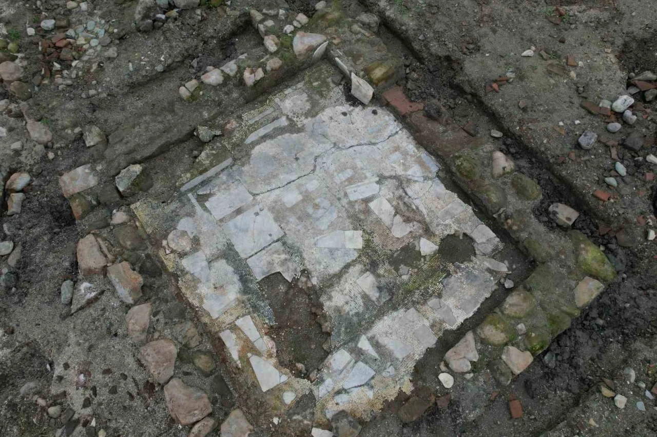 Sapanca G&ouml;l&uuml;&rsquo;nde Bizans&rsquo;a a&ccedil;ılan kapı: Kalıntılar, stratejik bir yapının par&ccedil;ası olabilir
