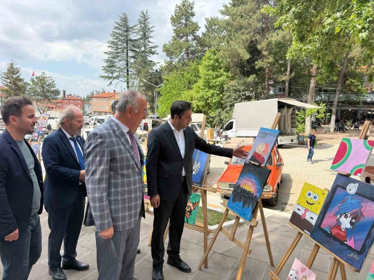 Şaphane&rsquo;de yılsonu hayır &ccedil;arşısı ve sergi yoğun ilgi g&ouml;rd&uuml;
