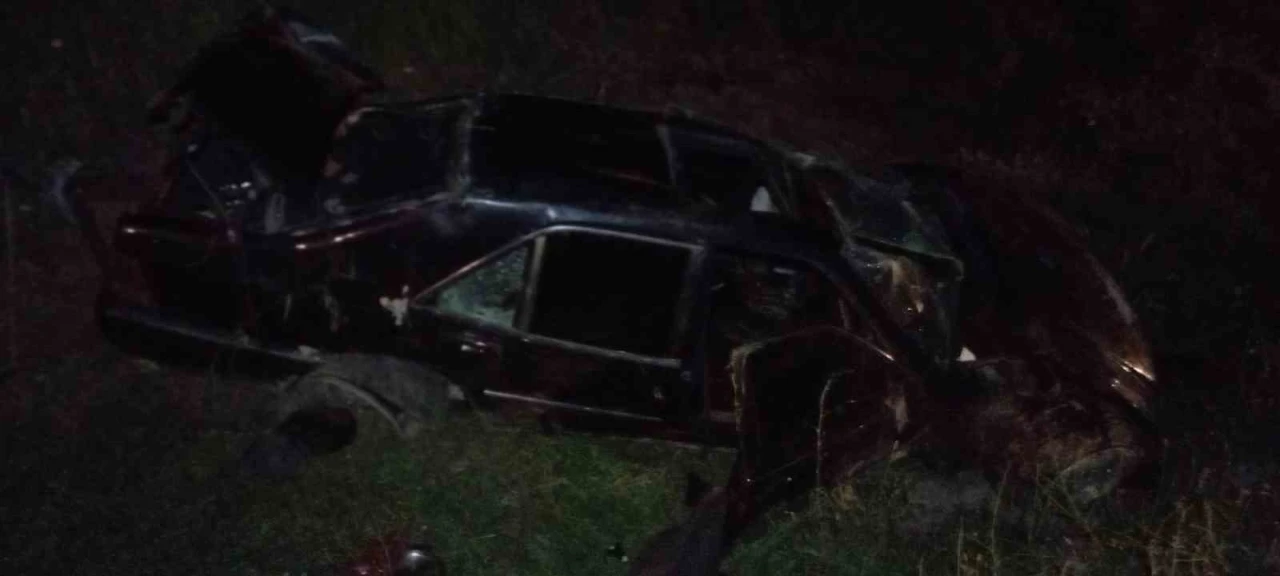 Şarampole devrilen Mercedes kağıt gibi ezildi
