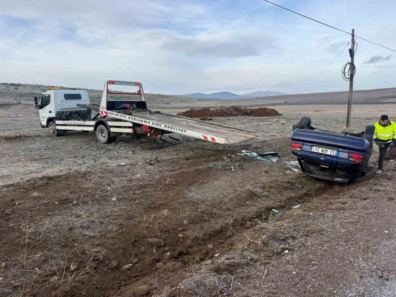 Şarampole devrilen otomobilde 2 kişi yaralandı
