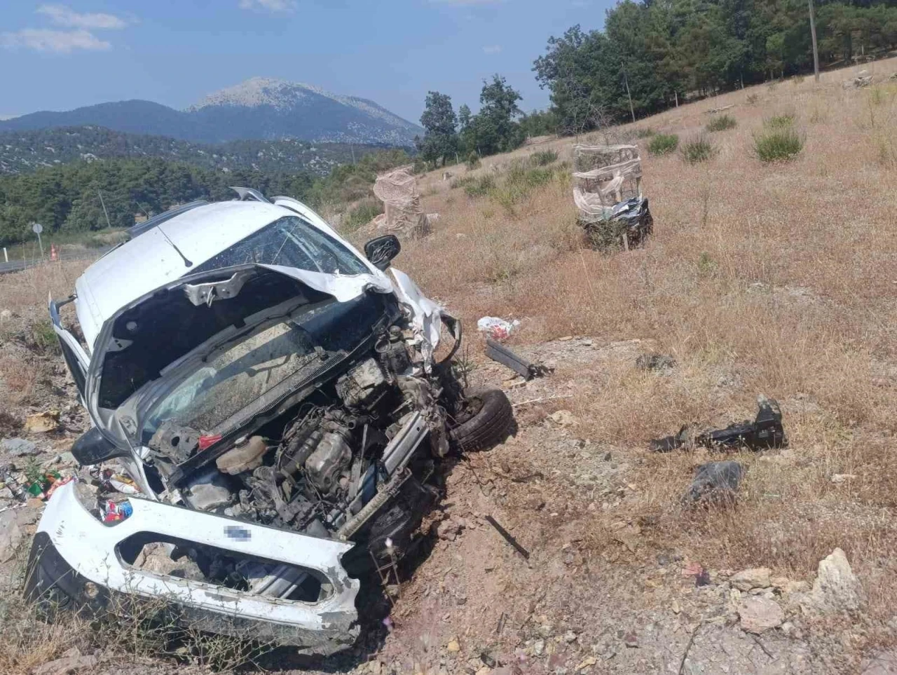 Şarampole uçan hafif ticari aracın sürücüsü yaralandı
