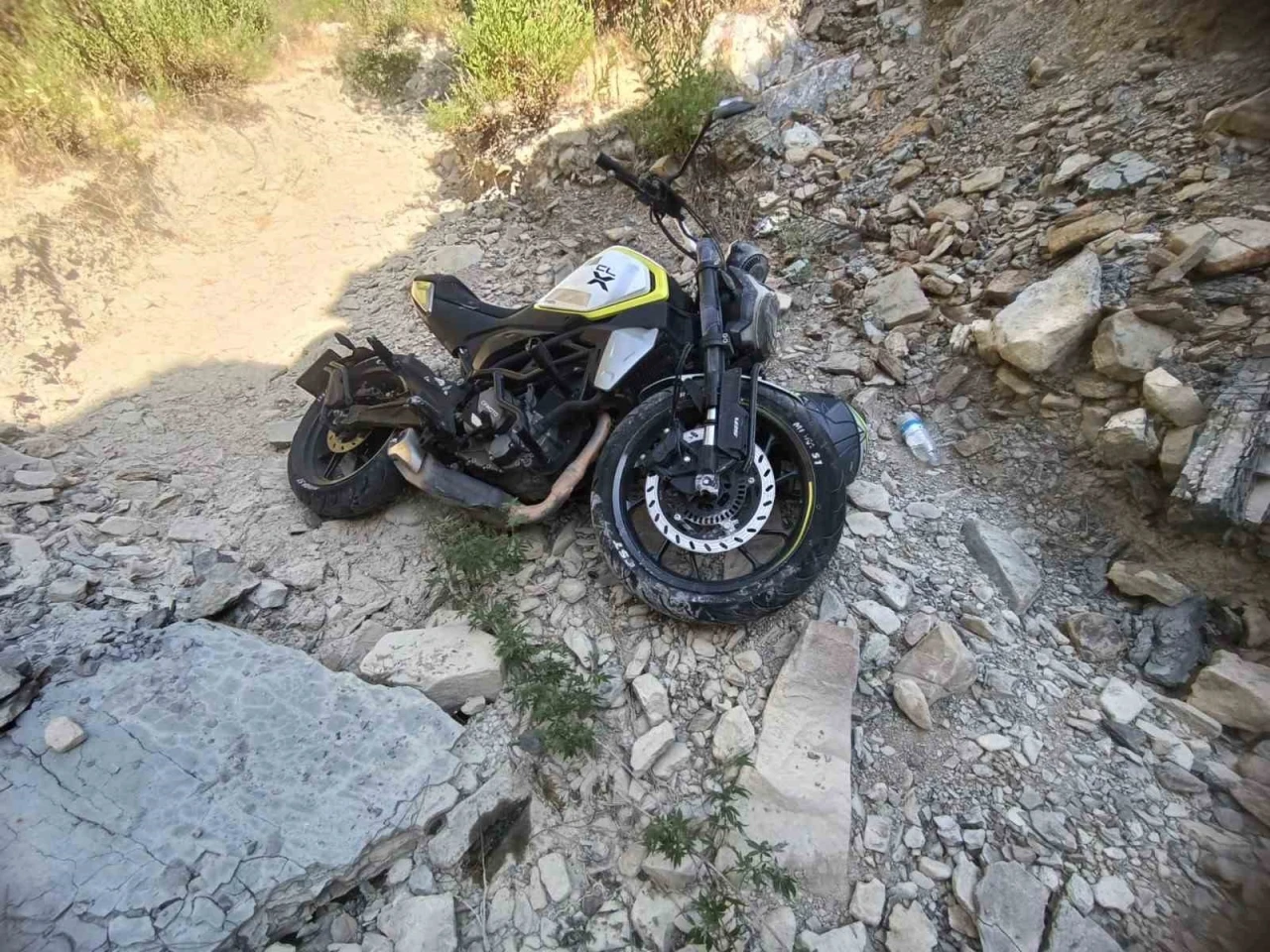 Şarampole yuvarlanan motosikletin sürücüsü yaralandı
