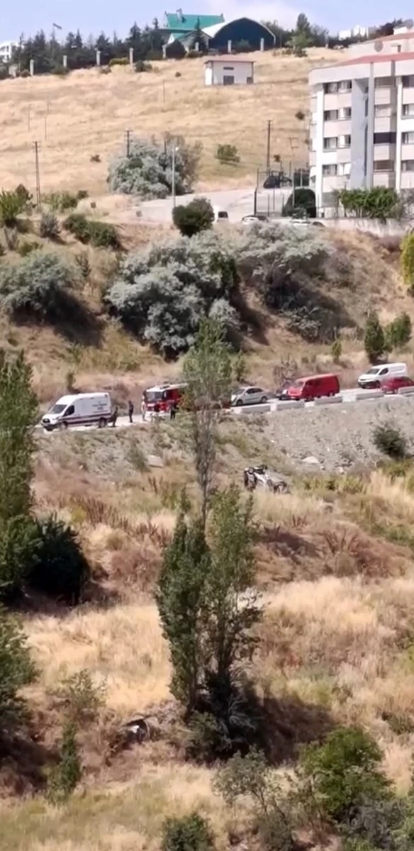 Şarampole yuvarlanan otomobilin s&uuml;r&uuml;c&uuml;s&uuml; yaralandı
