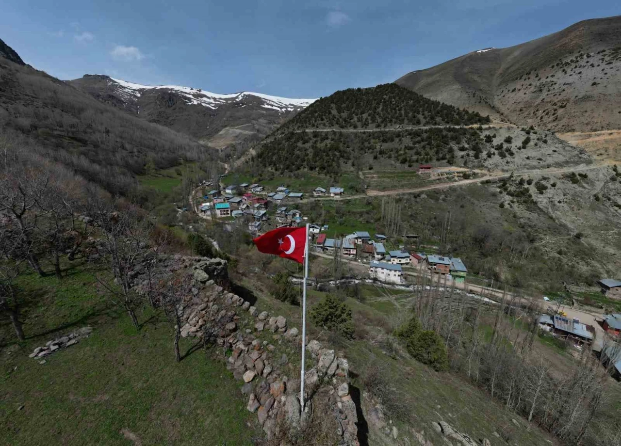 Sarı Gelin Şelalesi görenleri hayran bırakıyor
