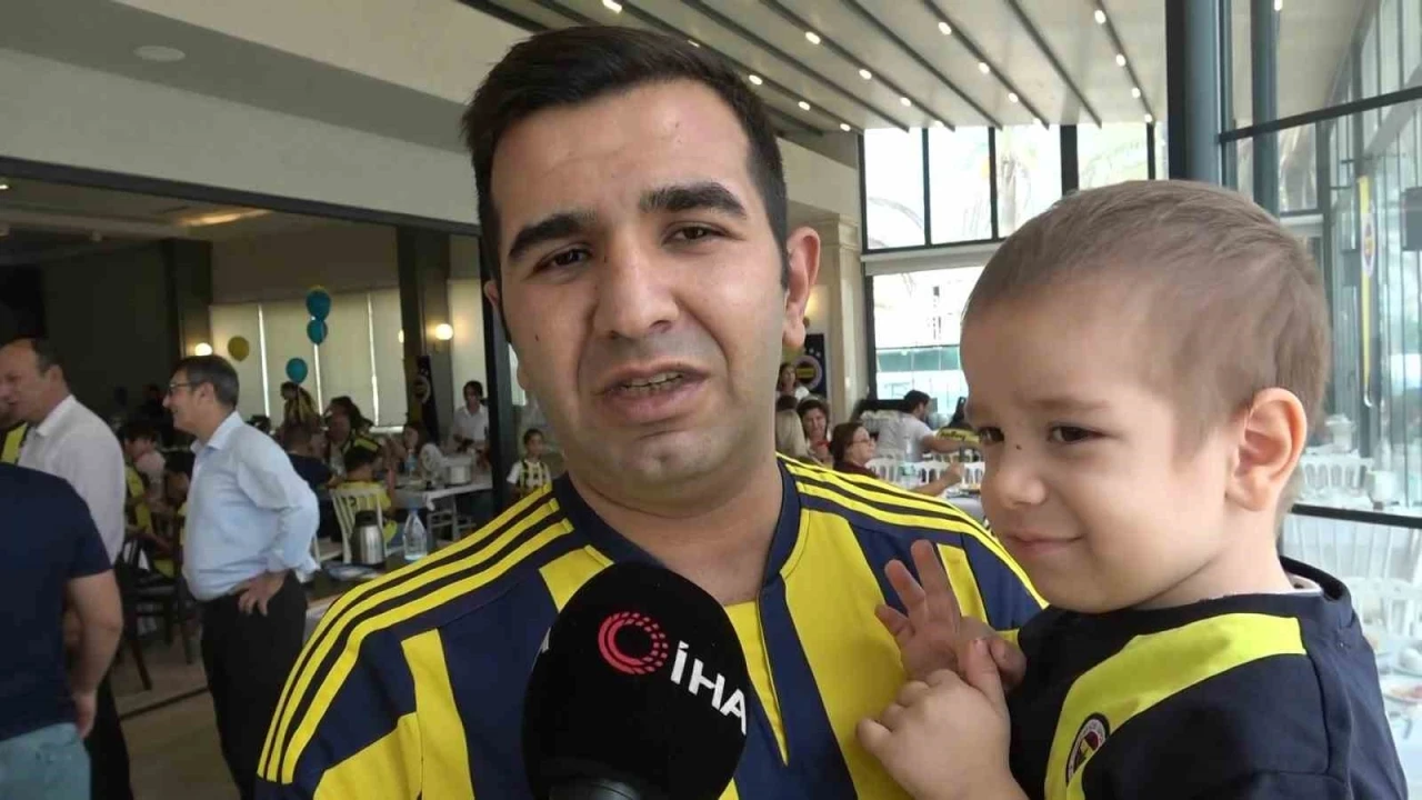 Sarı lacivertli balonlar kanseri yenen Fenerbahçeli Tamer Talha için gökyüzüne bırakıldı
