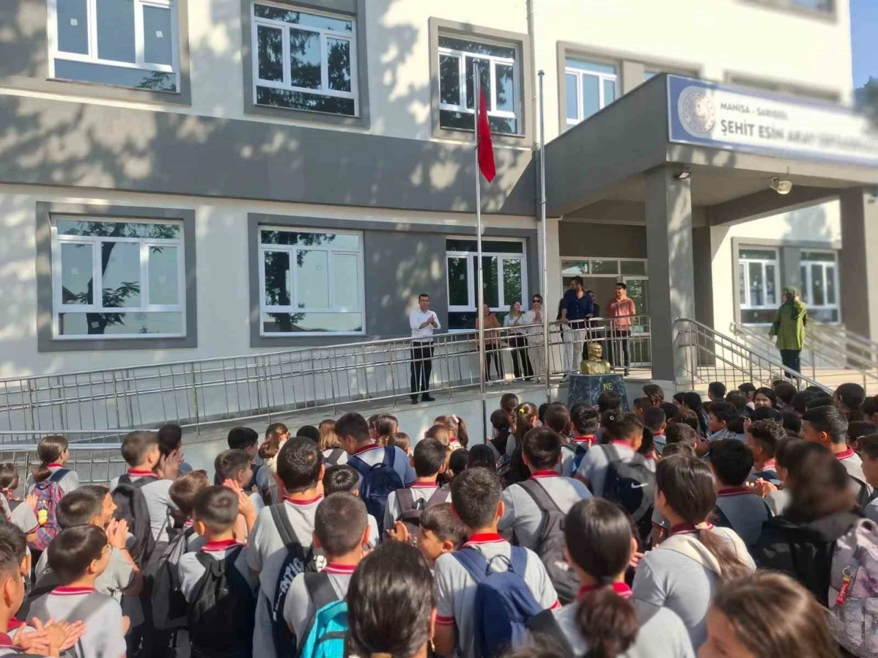 Sarıgöl’de bir okul daha hizmete açıldı
