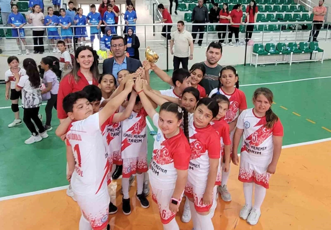 Sarıgöl’de geleneksel çocuk oyunlarına rekor katılım
