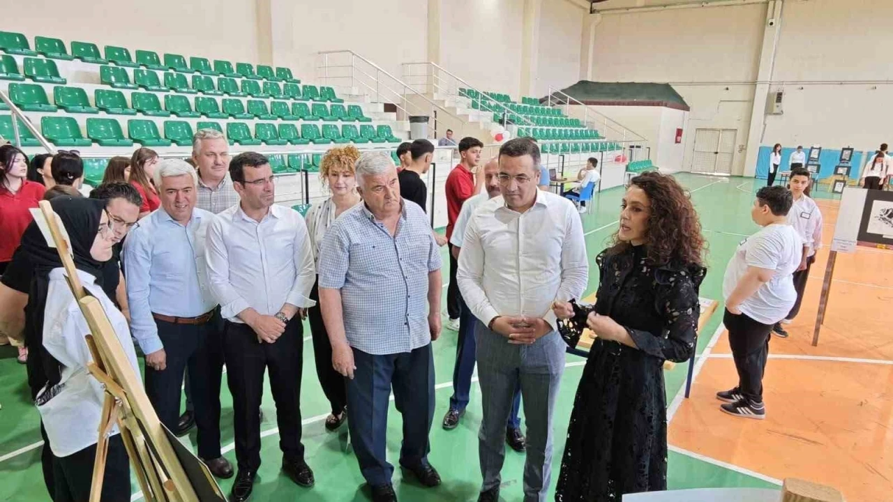 Sarıg&ouml;l&rsquo;de gen&ccedil; yeteneklerden sanat ş&ouml;leni
