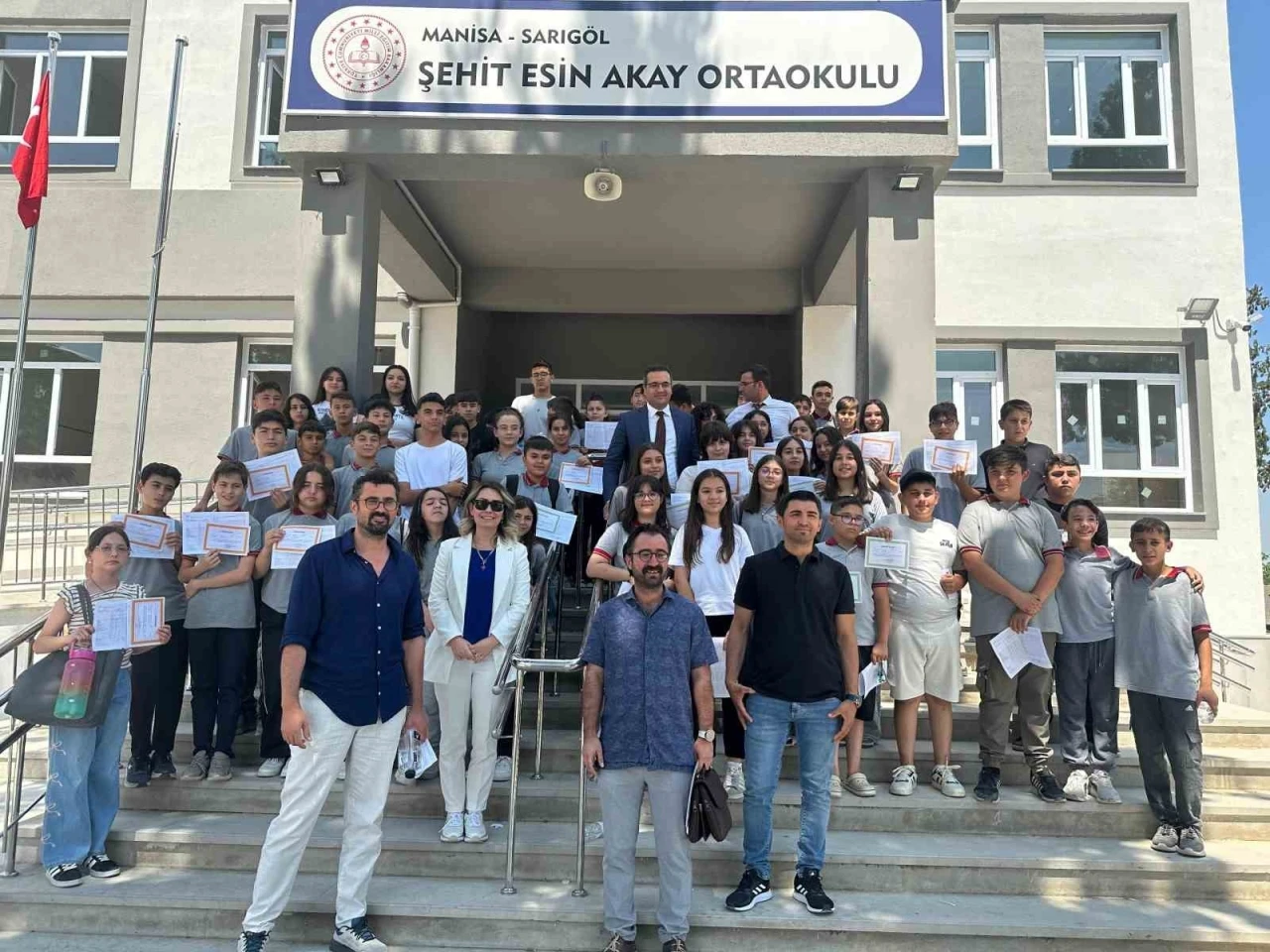 Sarıgöl’de öğrencilerin karne heyecanı

