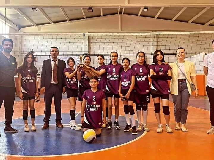 Sarıgöl’de Yıldız Kızlar Voleybol Turnuvası tamamlandı
