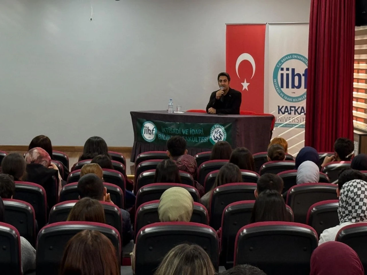 Sarıkamış Kaymakamı Aslantatar, öğrencilerle buluştu
