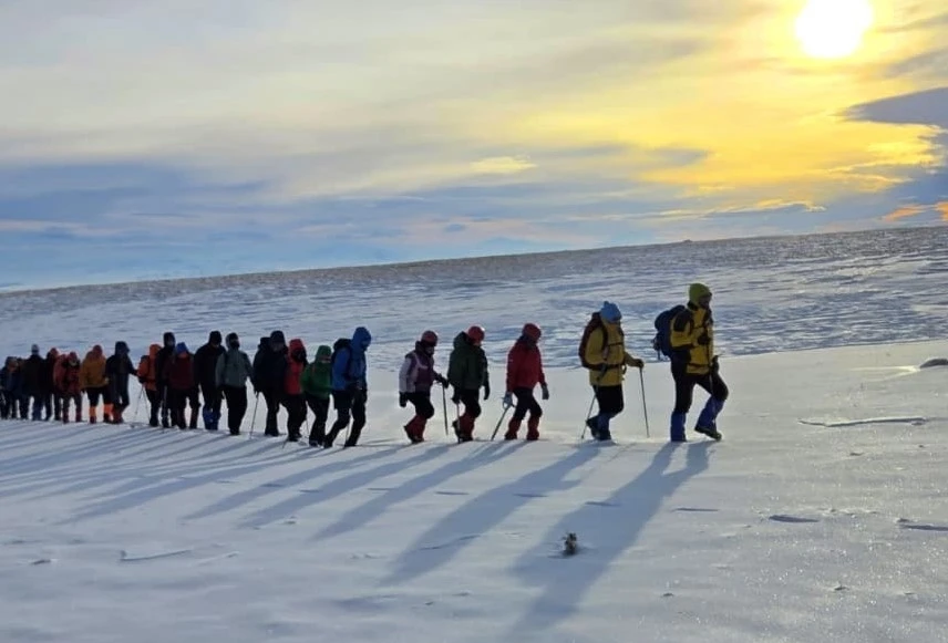 Sarıkamış şehitlerini dağcılar 3 bin rakımda andı
