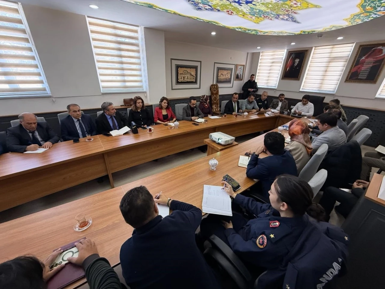 Sarıkamış&rsquo;ta anma &ouml;ncesi kritik toplantı: "T&uuml;rkiye Şehitleriyle Y&uuml;r&uuml;yor"
