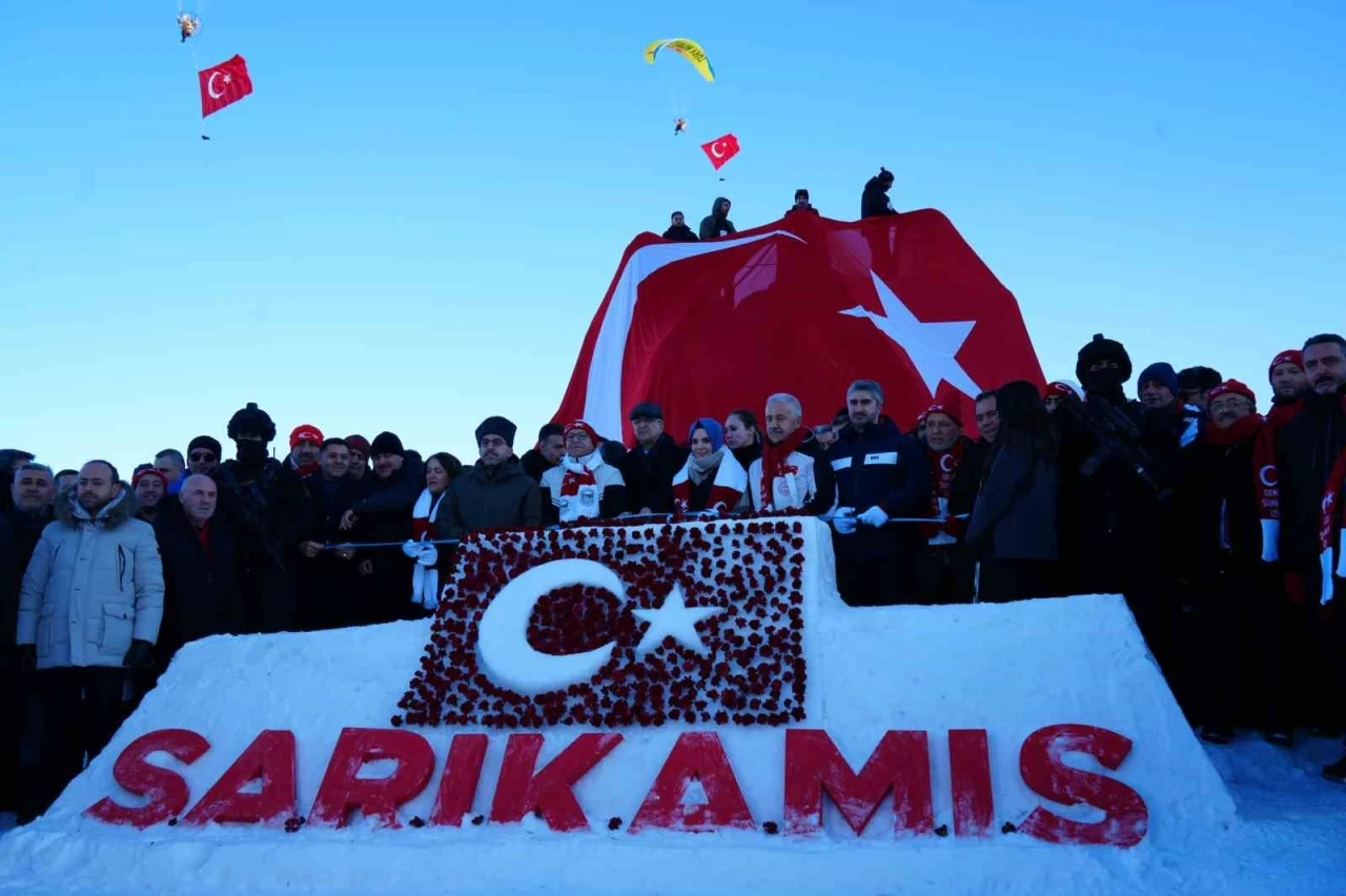Sarıkamış&rsquo;ta şehitler anısına kardan heykeller a&ccedil;ıldı
