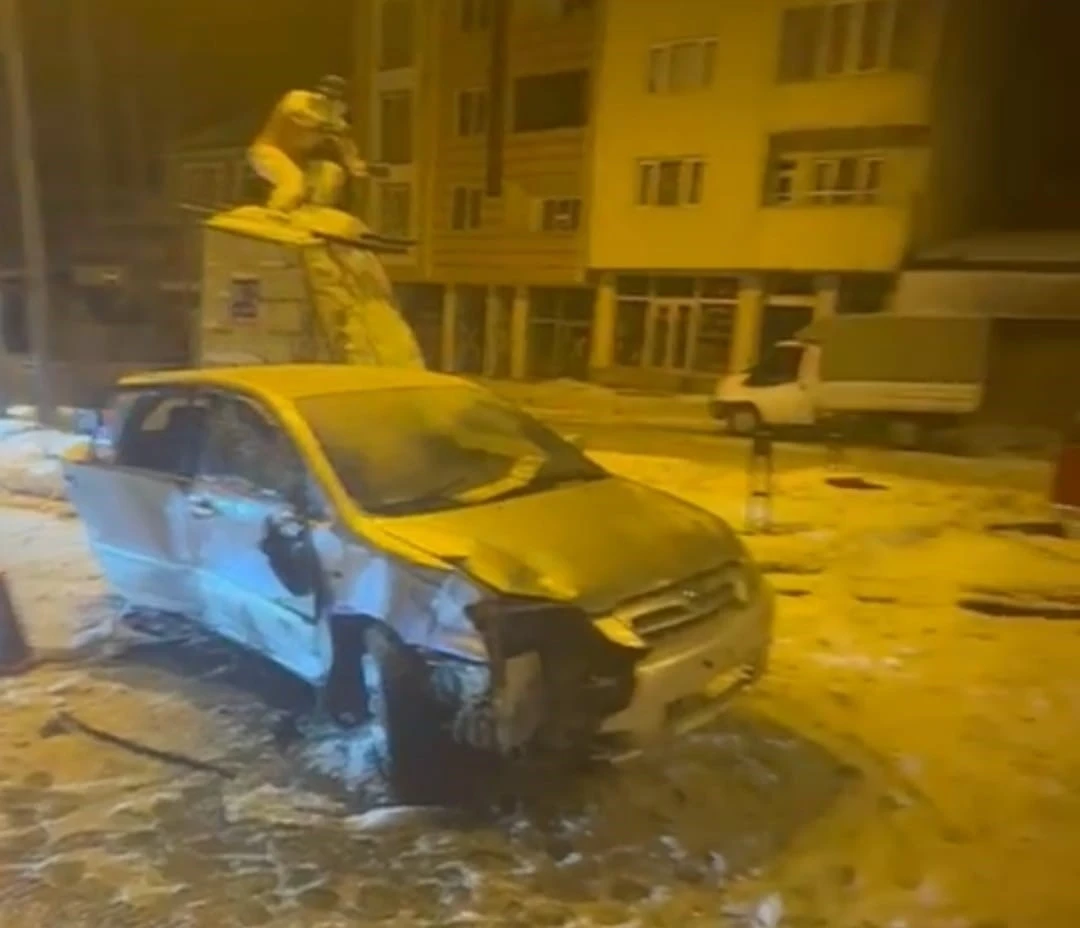 Sarıkamış&rsquo;ta trafik kazası: 3 yaralı
