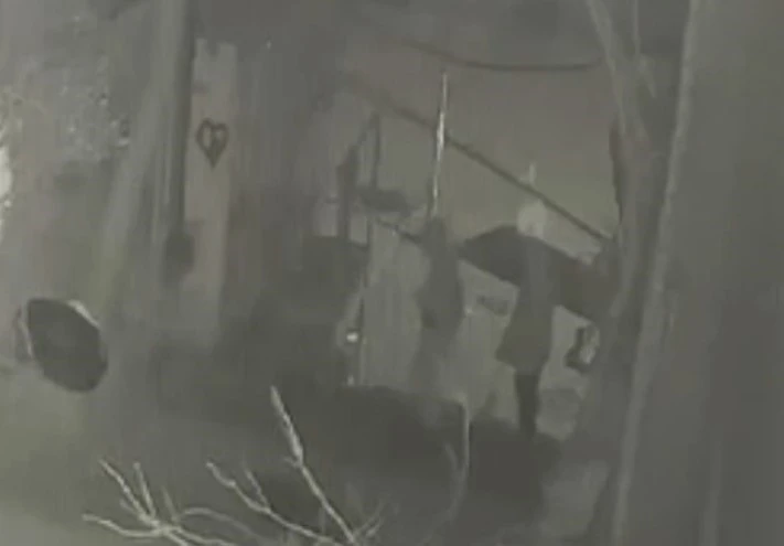 Sarıyer&rsquo;de alkoll&uuml; şahıslar keşif yaptıkları iş yerine silahla ateş a&ccedil;tı
