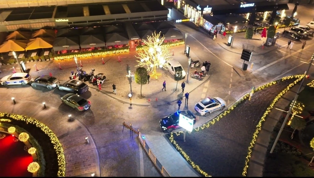 Sarıyer&rsquo;de emniyet ekiplerinden yılbaşı denetimi: Aranması bulunan 6 kişi yakalandı

