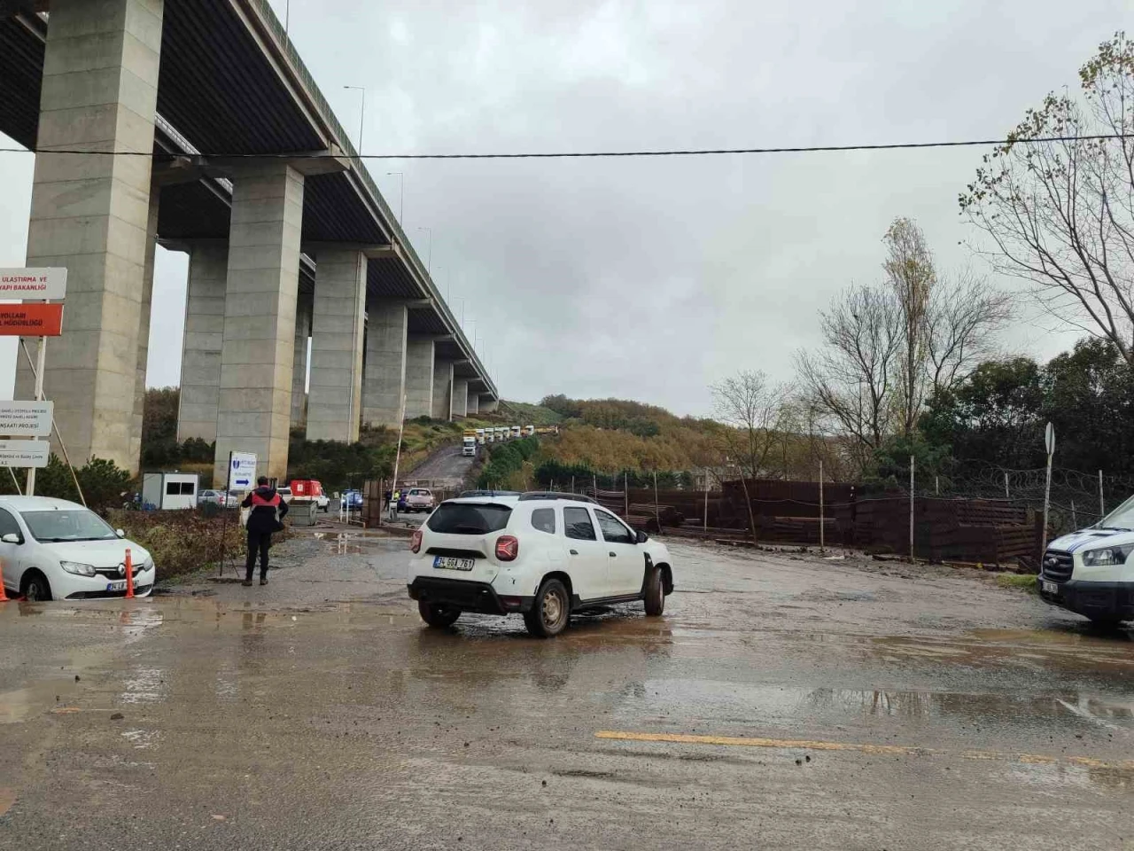 Sarıyer’de Kilyos tüneli inşaatında yağış nedeniyle yol çöktü
