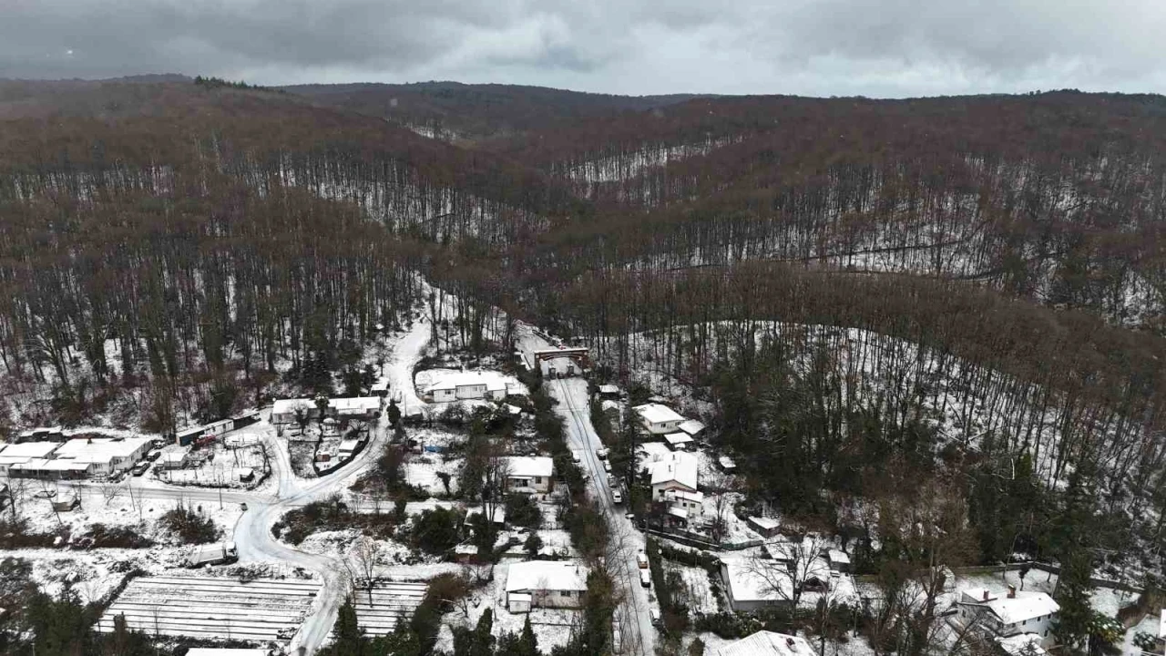 Sarıyer&rsquo;de kış manzarası havadan g&ouml;r&uuml;nt&uuml;lendi
