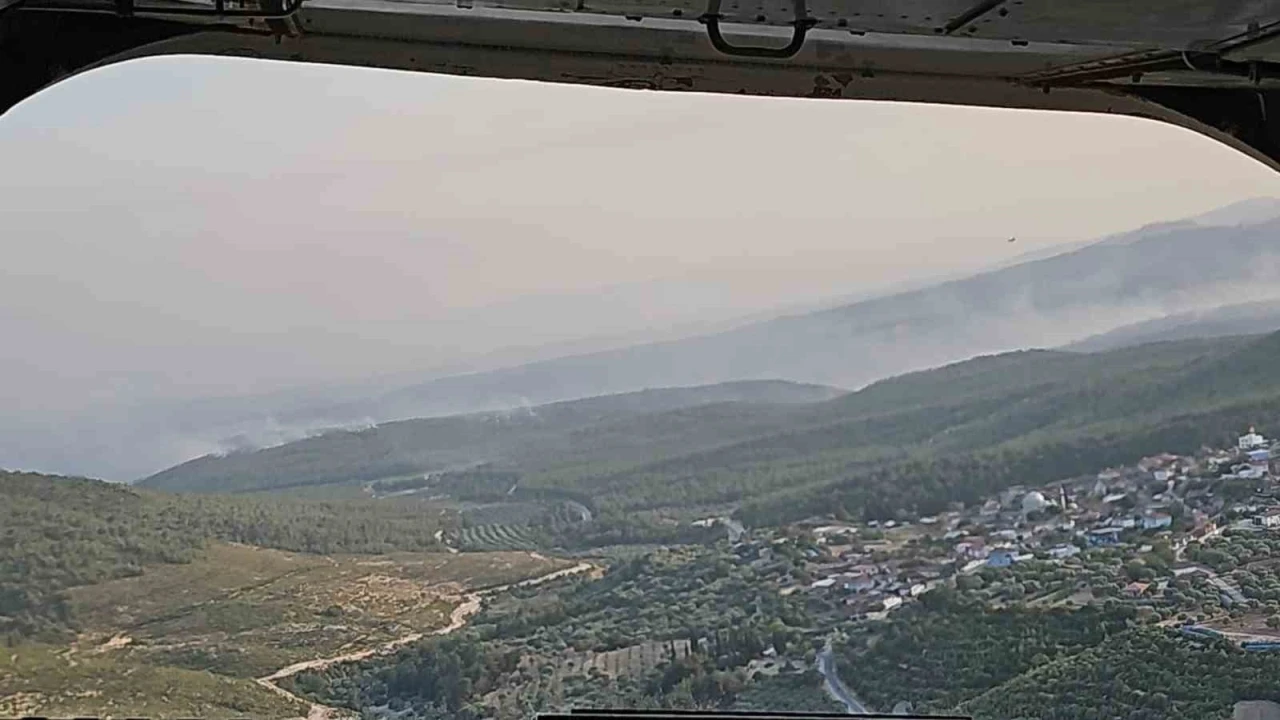 Saruhanlı’daki orman yangınında alevlerin ilerlemesi büyük ölçüde durduruldu
