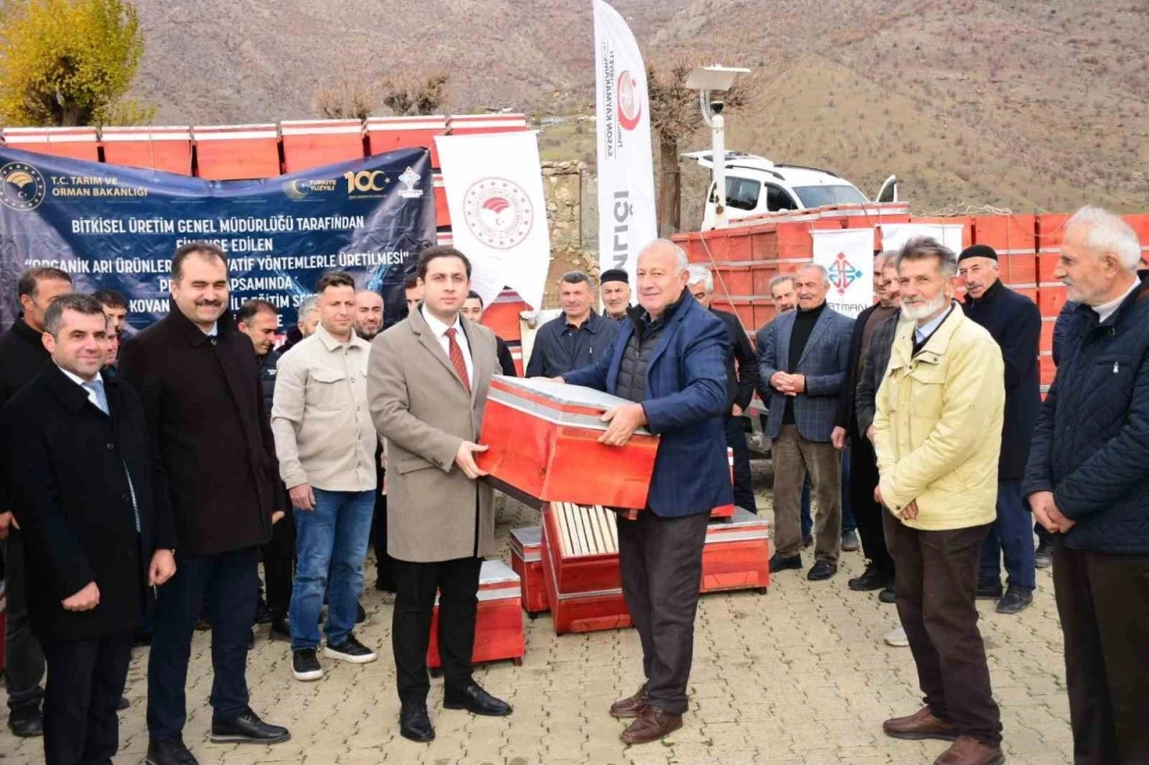 Sason&rsquo;da arıcılara organik kovan desteği
