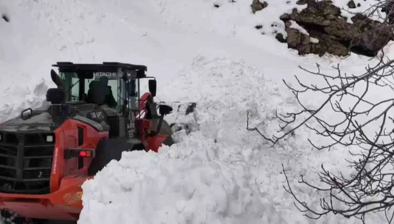 Sason&rsquo;da kapanan mezra yolları ulaşıma a&ccedil;ıldı
